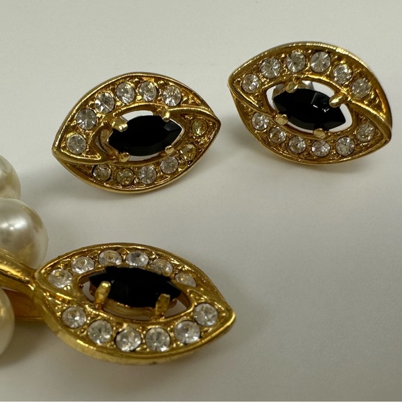 Classy Accessory Set Vintage Black and Faux Pearl Jewelry  Necklace and Earrings - Picture 2 of 16